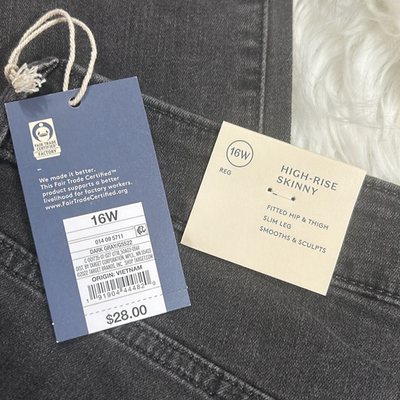 ⭐️NWT Women's Plus Size Jeans - Picture 4 of 5